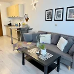 Apartament Al-dom Awangardia 211, W Dzielnicy Uzdrowiskowej, 300m Do Morza *