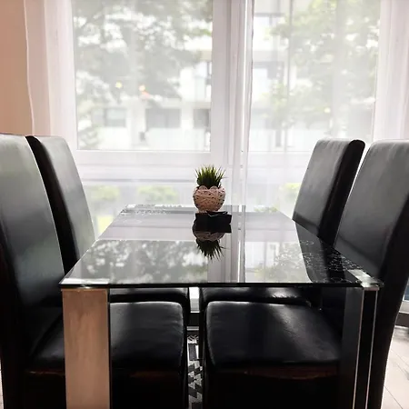 Al-dom Awangardia 211, W Dzielnicy Uzdrowiskowej, 300m Do Morza